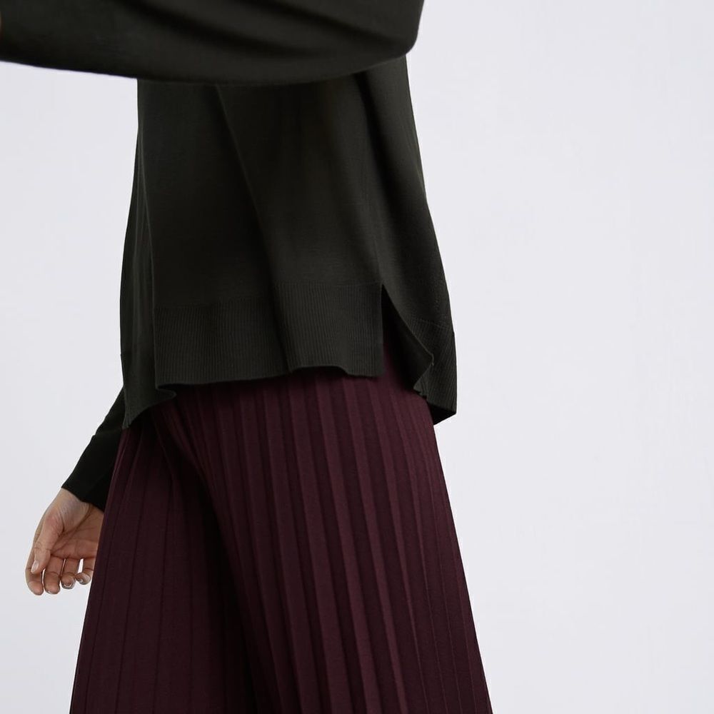 ✨ NEW BASIC SWEATERDETAILS✨ - Picture 3 of 7